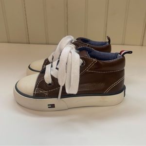 Tommy Hilfiger DK Brown Faux Leather High Top Sneaker BOY Toddler 6 Like New
